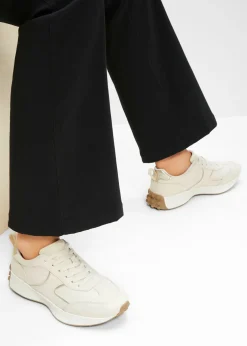 Zapatillas deportivas con detalles metálicos
