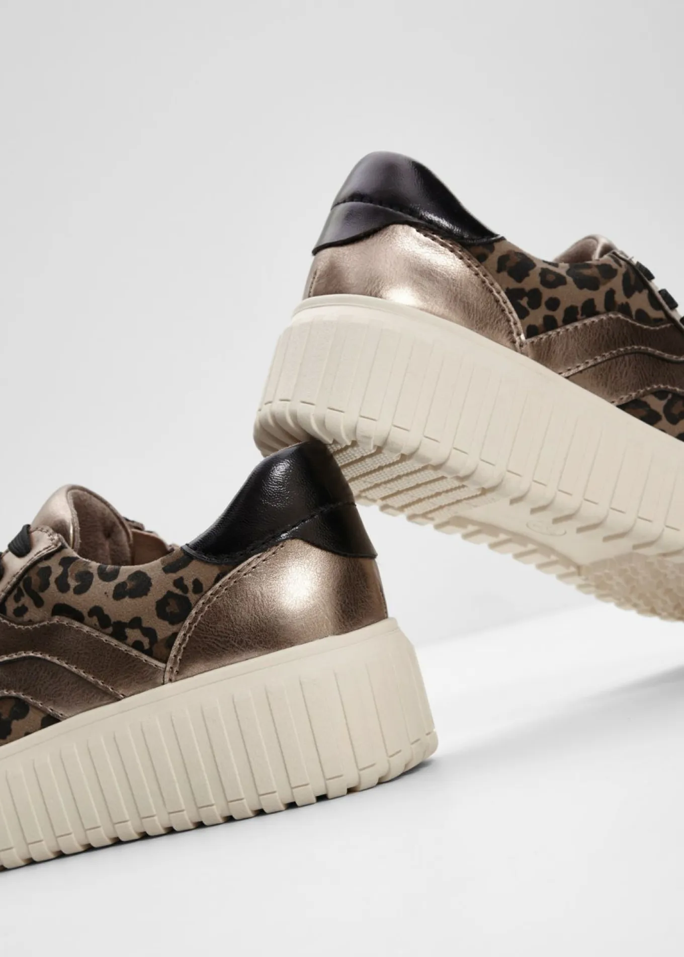 Zapatillas deportivas con plataforma de Jana