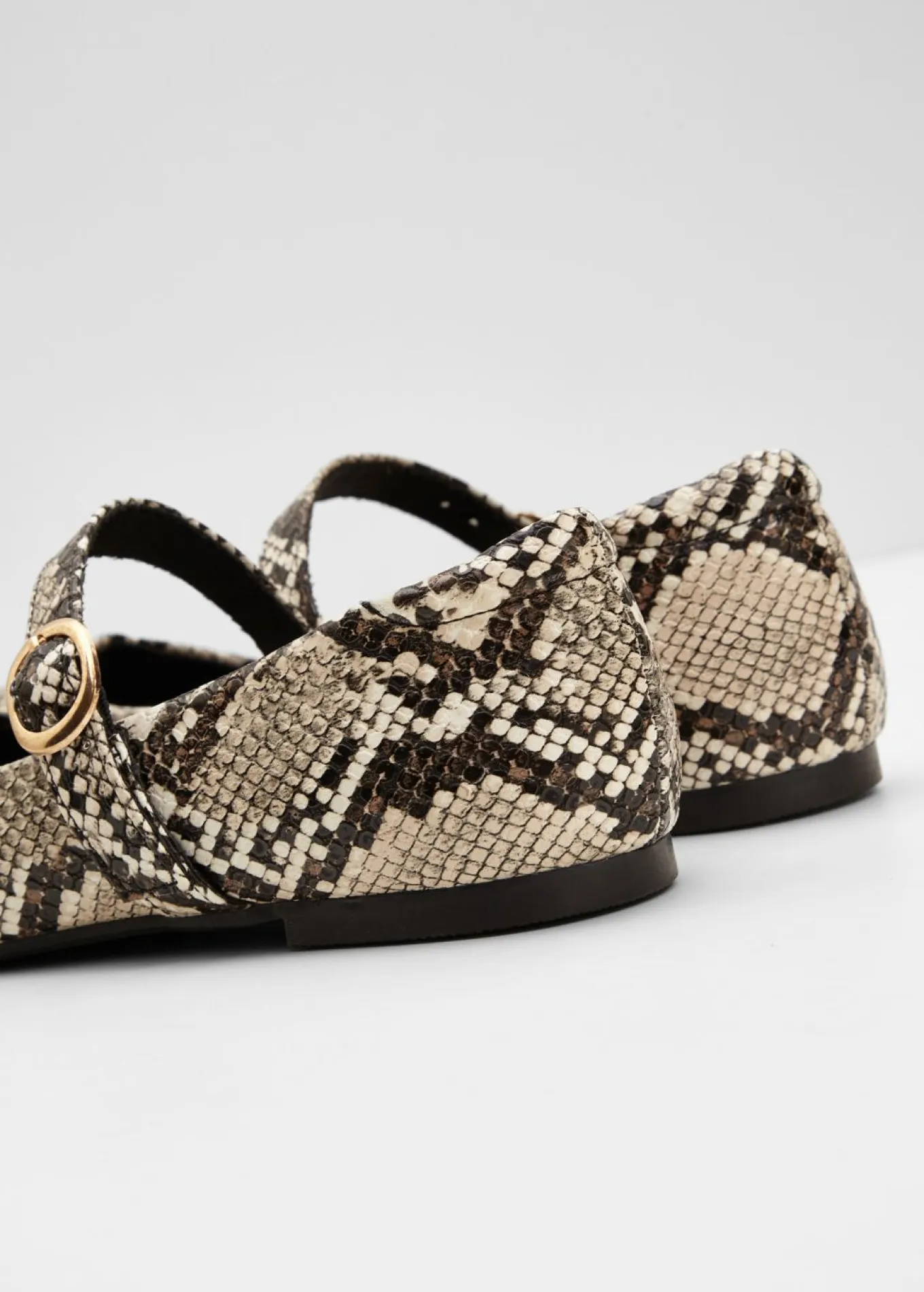 Zapato tipo Mary Jane con estampado animal
