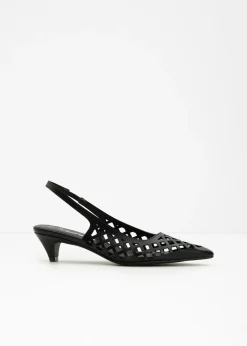 Zapatos con aberturas y talón al descubierto