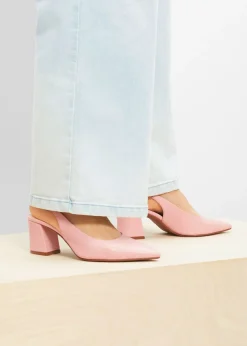 Zapatos con tacón grueso y talón al descubierto