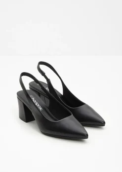 Zapatos con tacón grueso y talón al descubierto