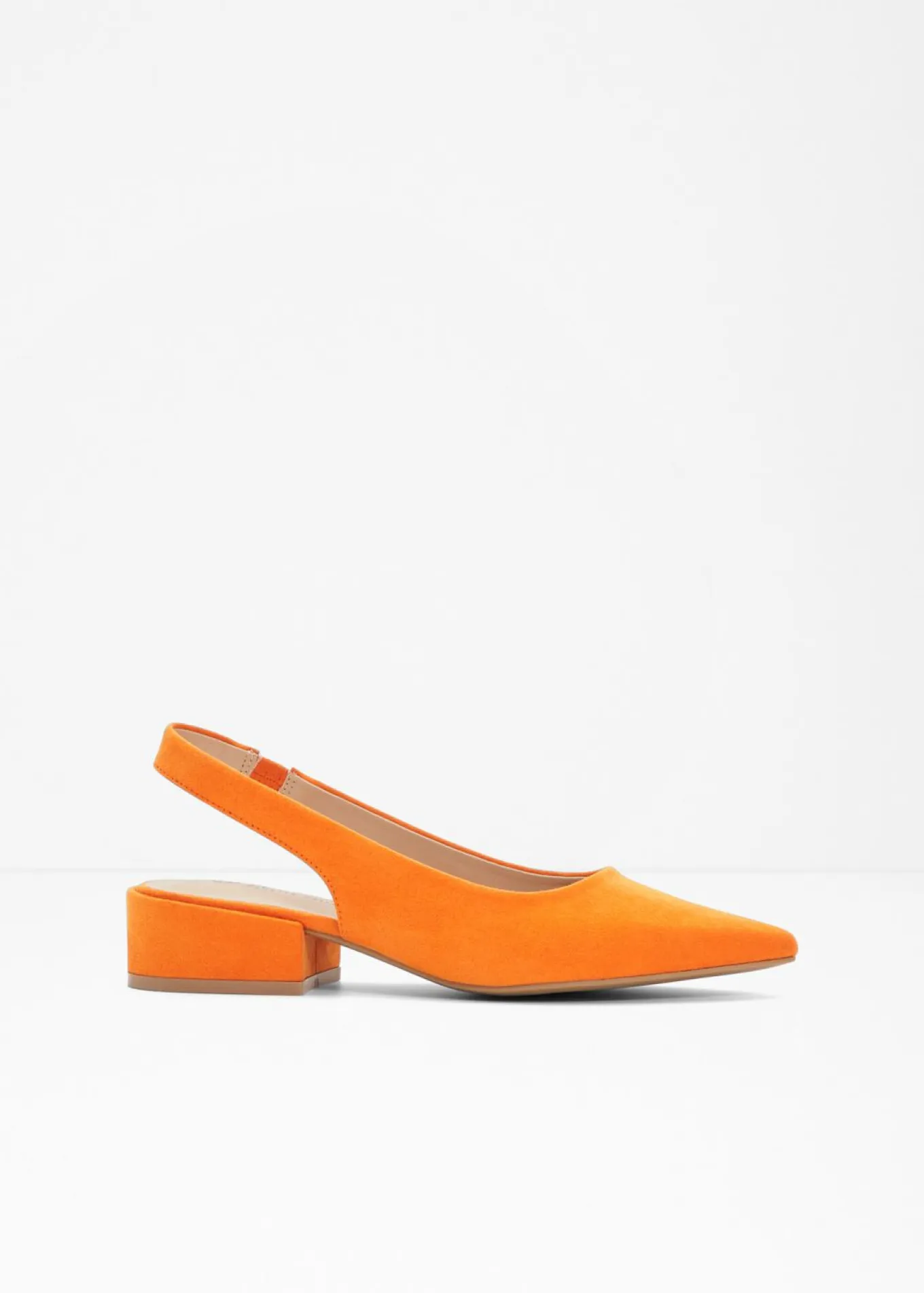 Zapatos con tacón plano y talón al descubierto