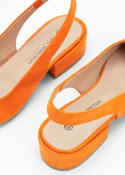 Zapatos con tacón plano y talón al descubierto