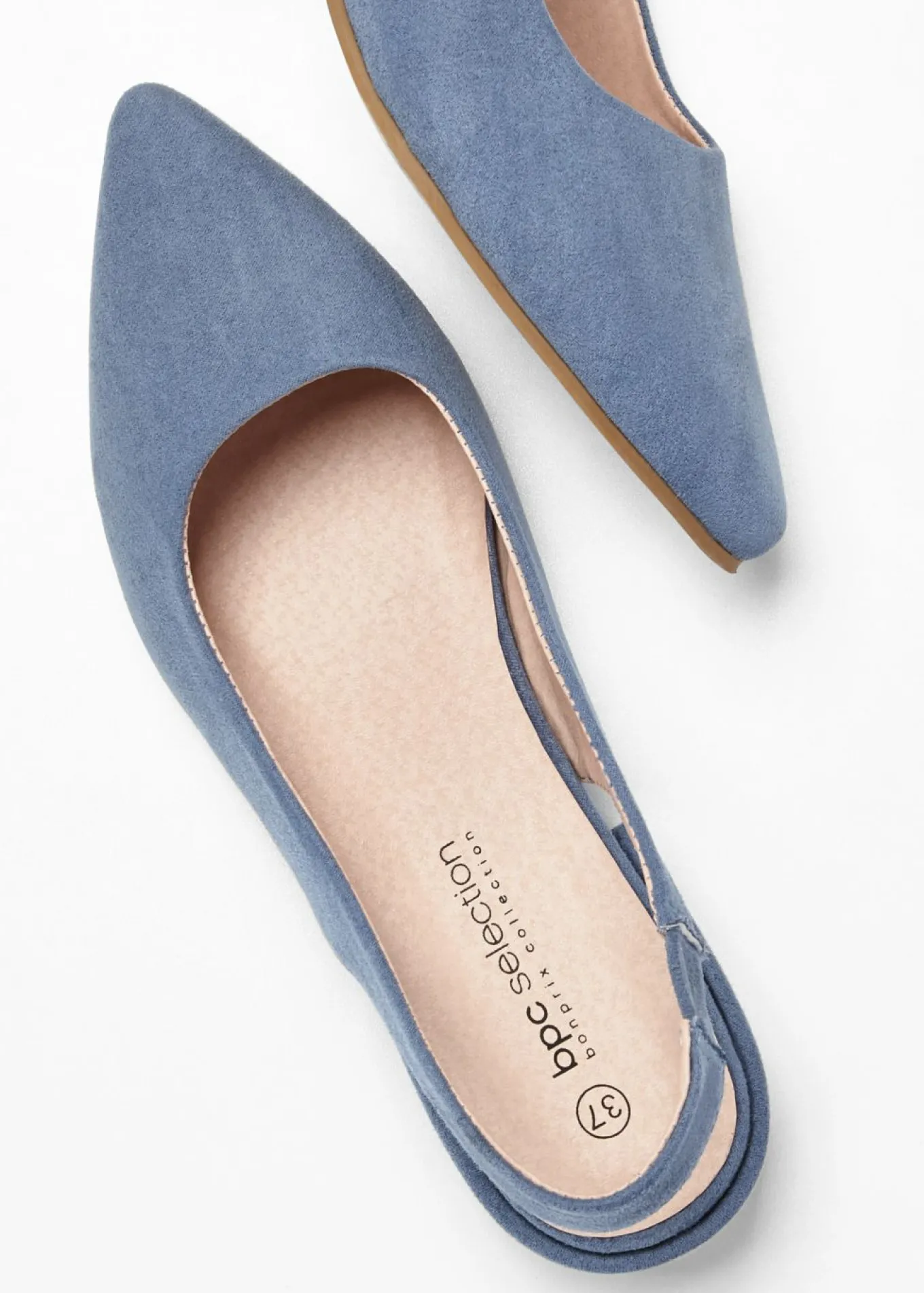 Zapatos con tacón plano y talón al descubierto