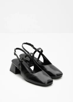 Zapatos con talón al descubierto y tira