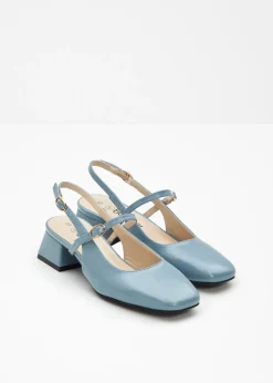 Zapatos con talón al descubierto y tira