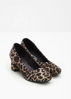 Zapatos de salón con aspecto animal