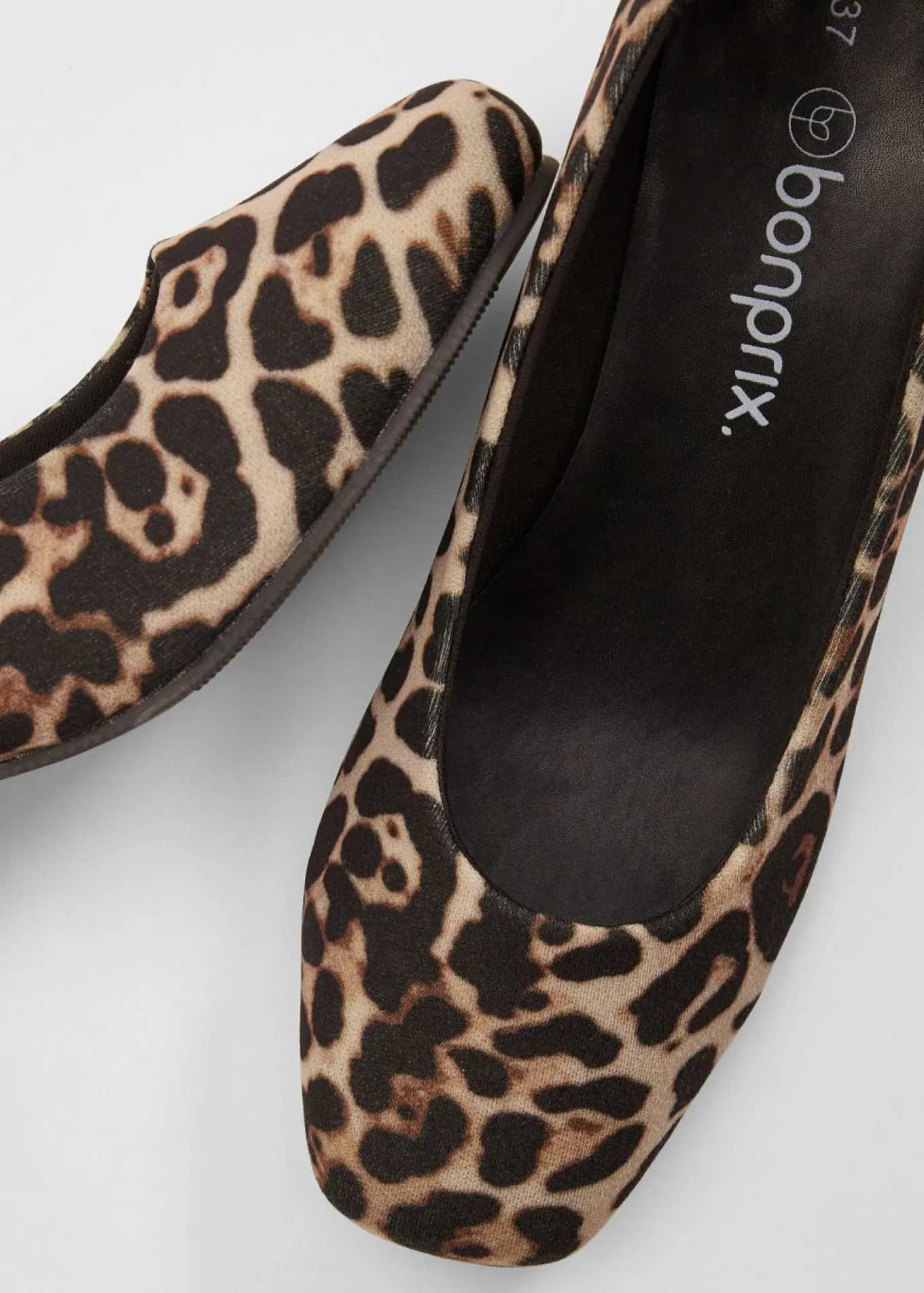 Zapatos de salón con aspecto animal