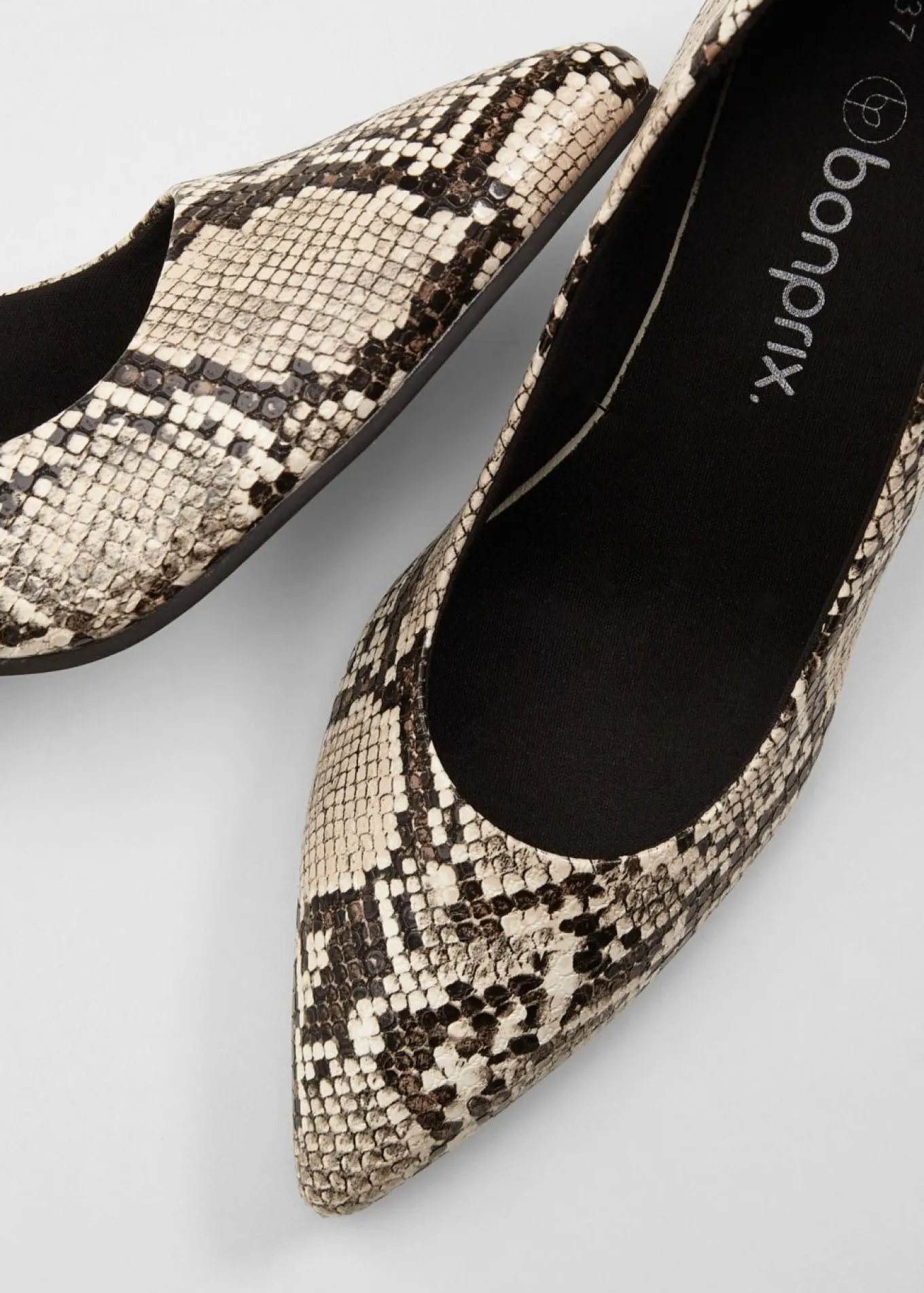 Zapatos de salón con aspecto animal