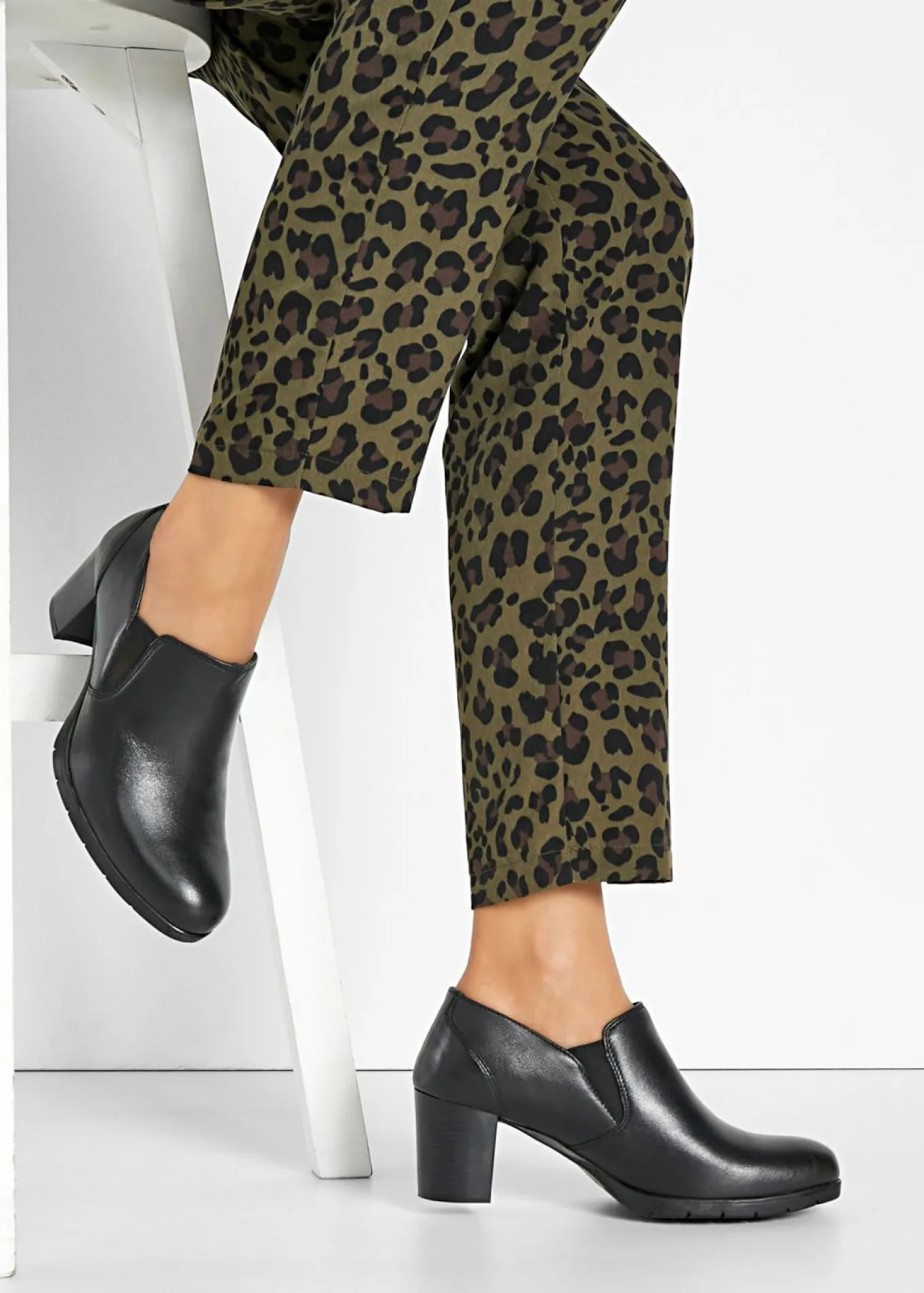 Zapatos de tacón cerrados de piel