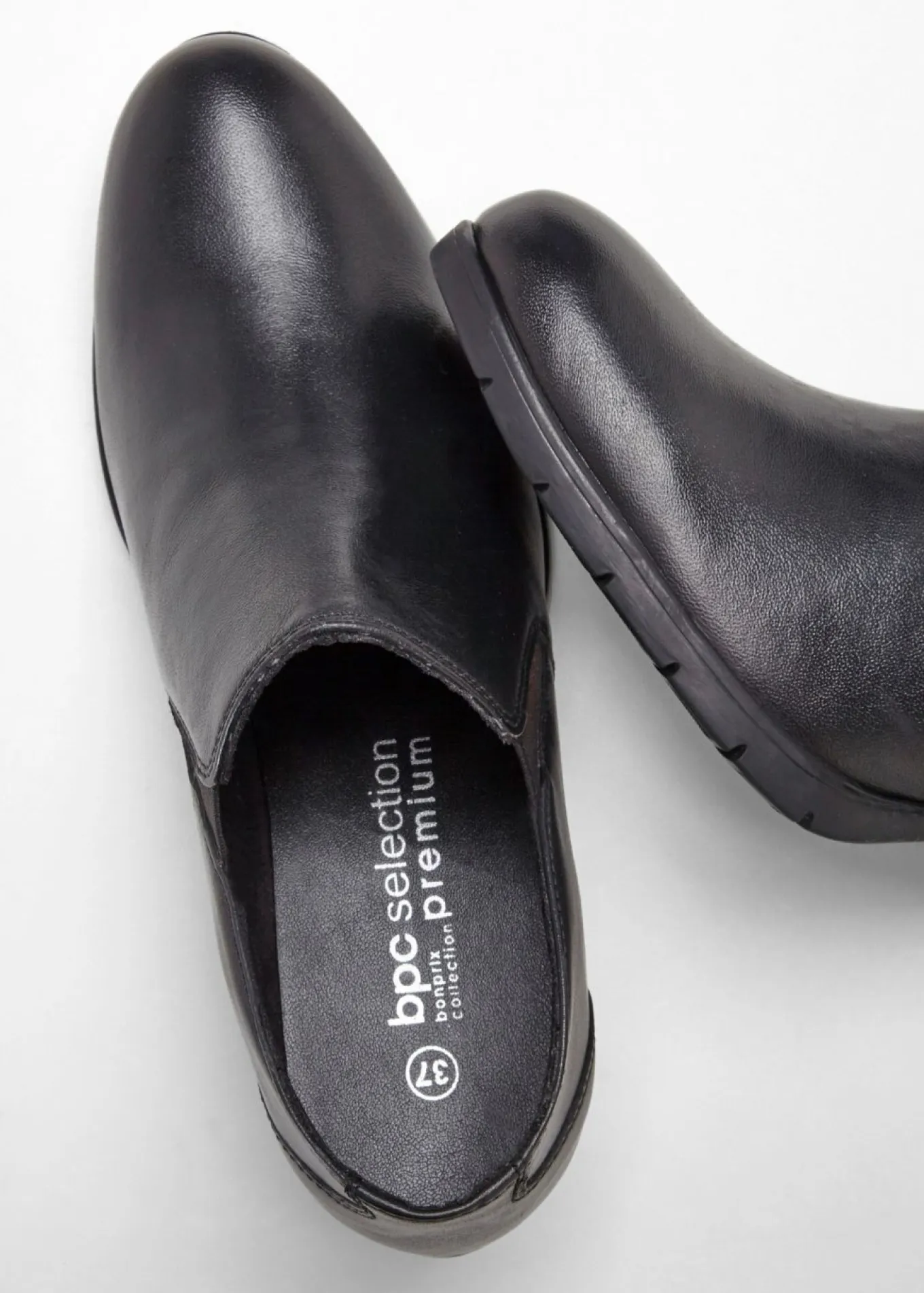 Zapatos de tacón cerrados de piel