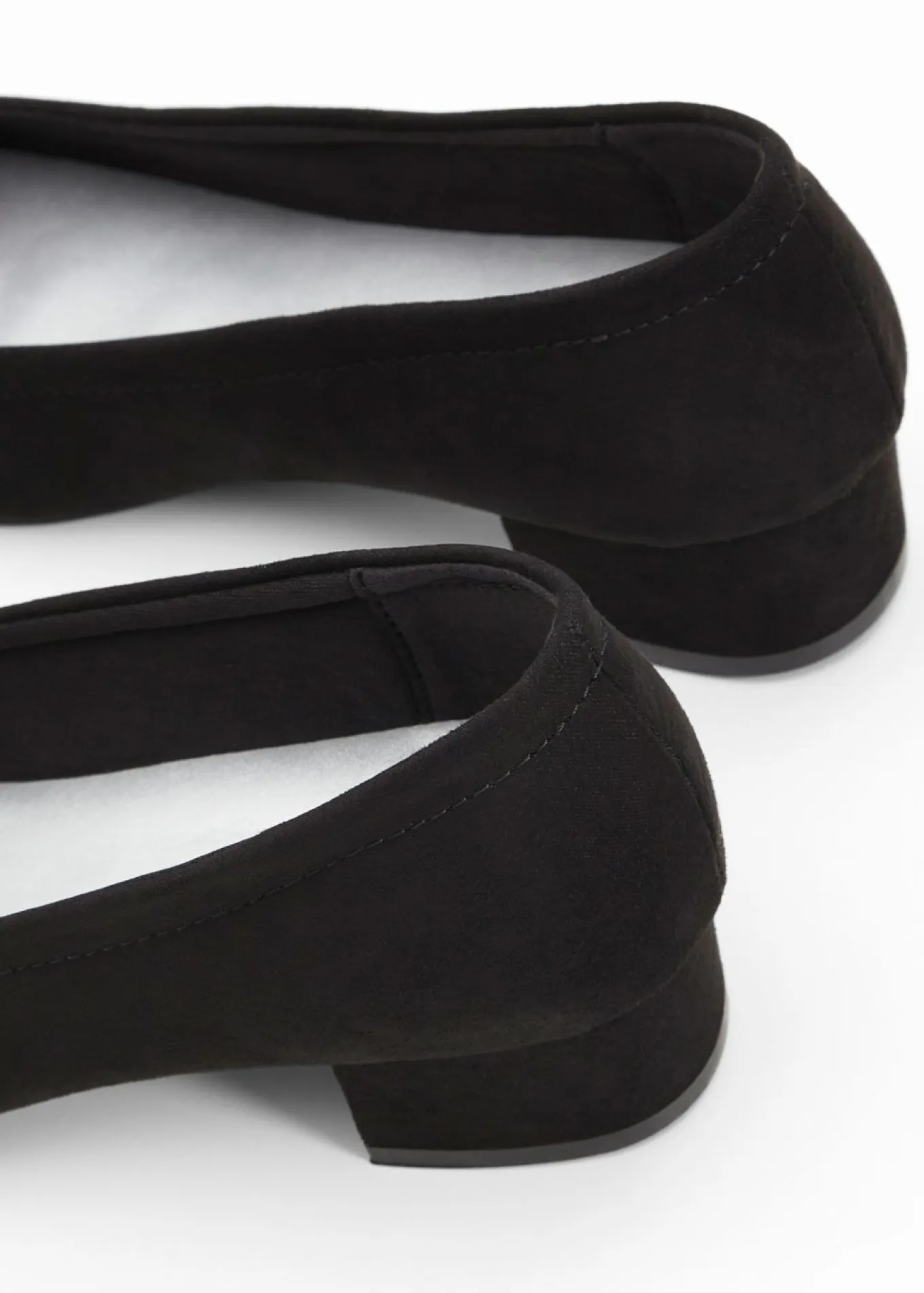 Zapatos de tacón con tacón ancho