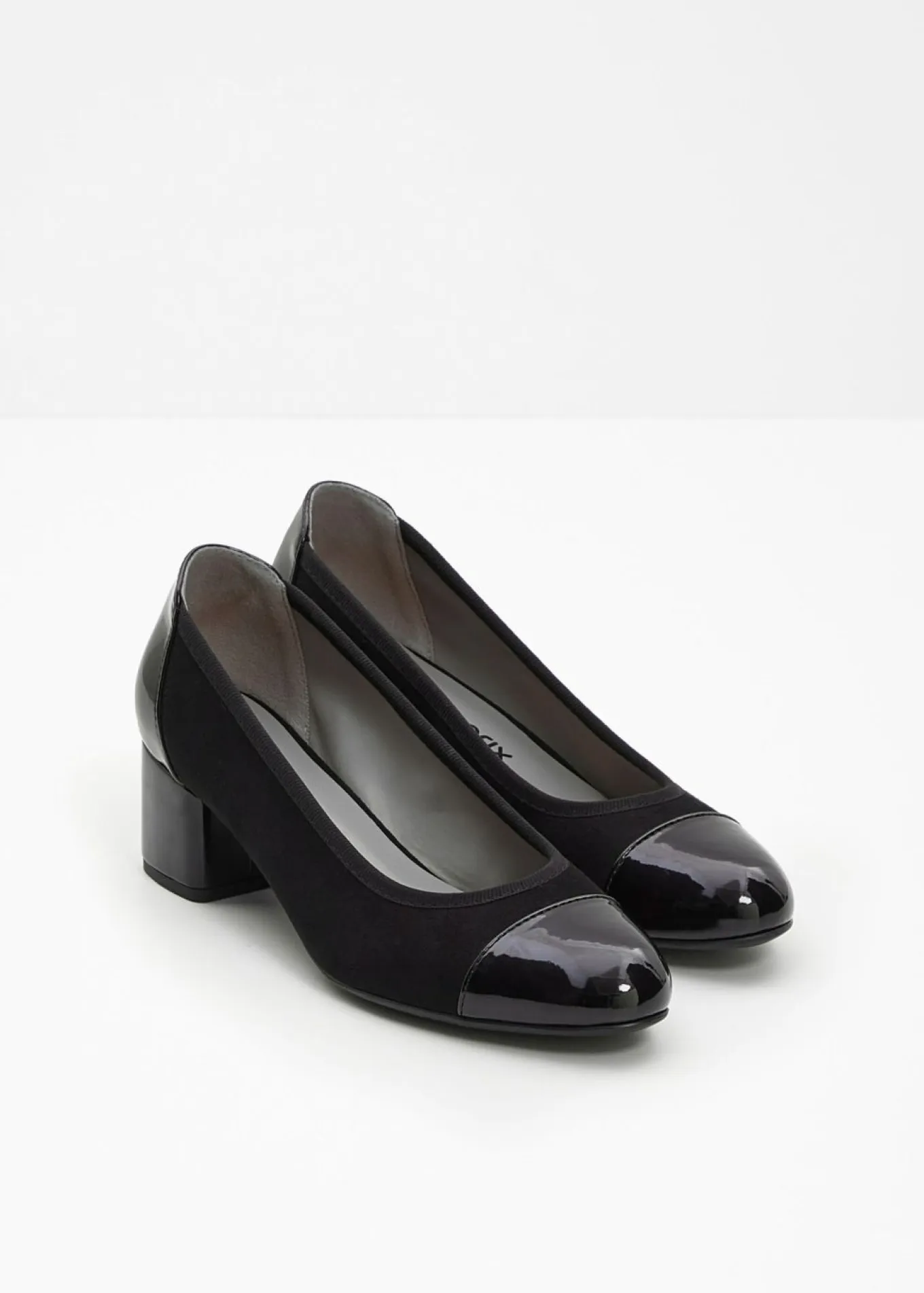 Zapatos de tacón con tacón ancho