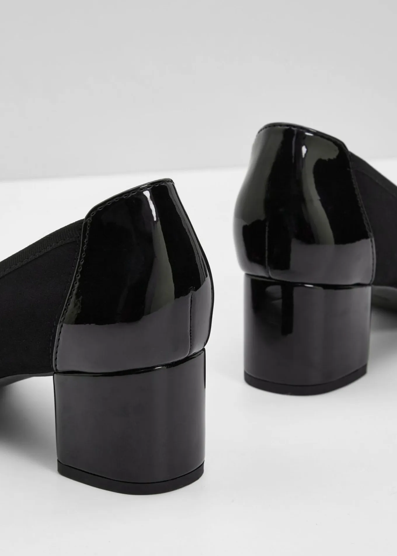 Zapatos de tacón con tacón ancho