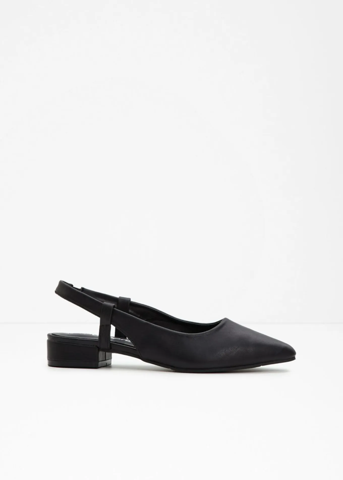 Zapatos de tacón con talón al descubierto