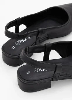 Zapatos de tacón con talón al descubierto