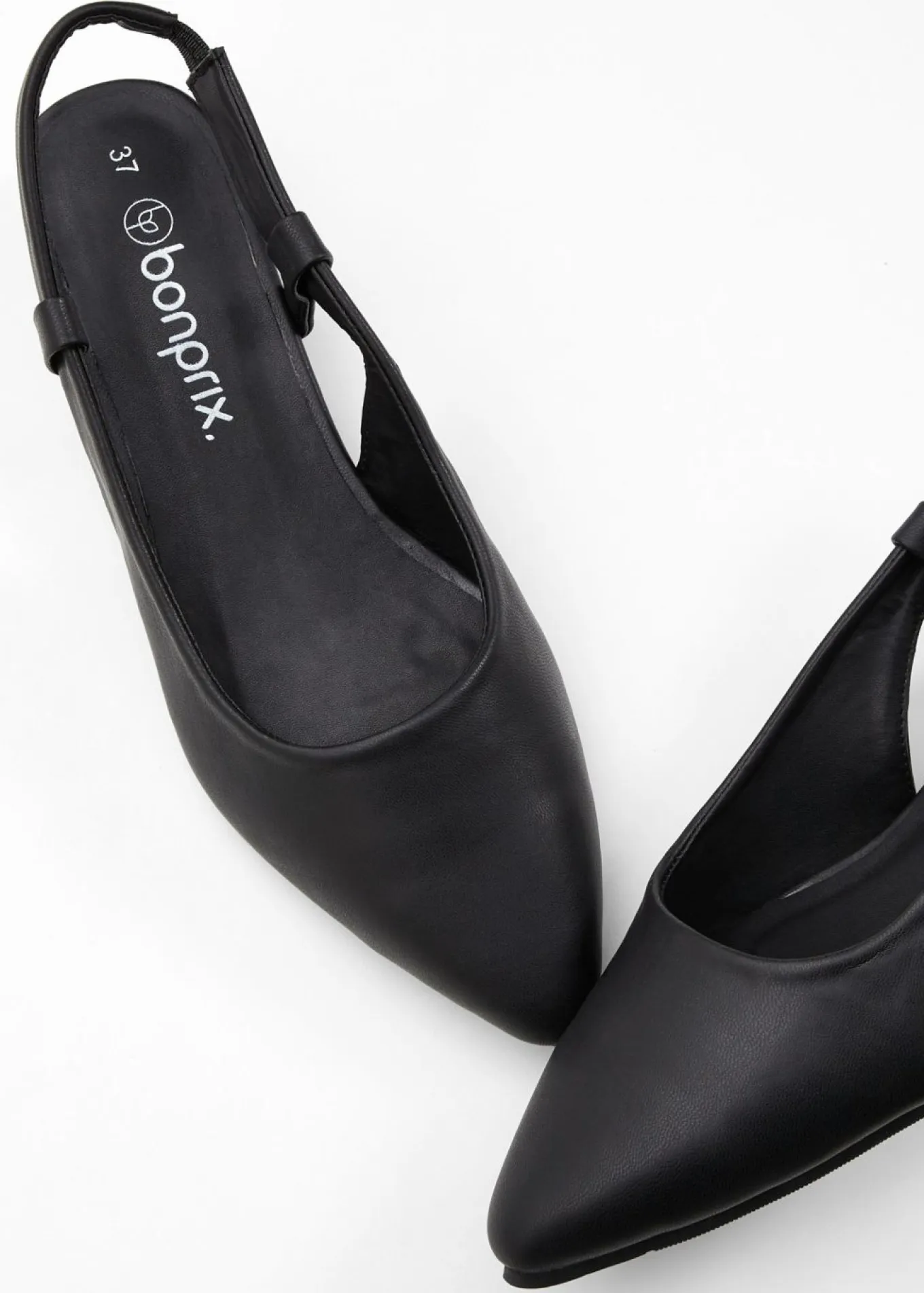 Zapatos de tacón con talón al descubierto