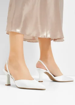 Zapatos de tacón con talón al descubierto