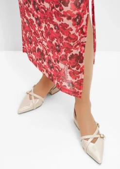 Zapatos de tacón con talón al descubierto