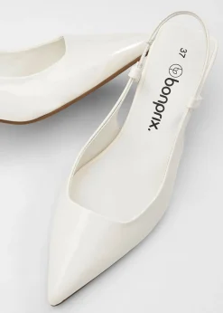 Zapatos de tacón con talón al descubierto