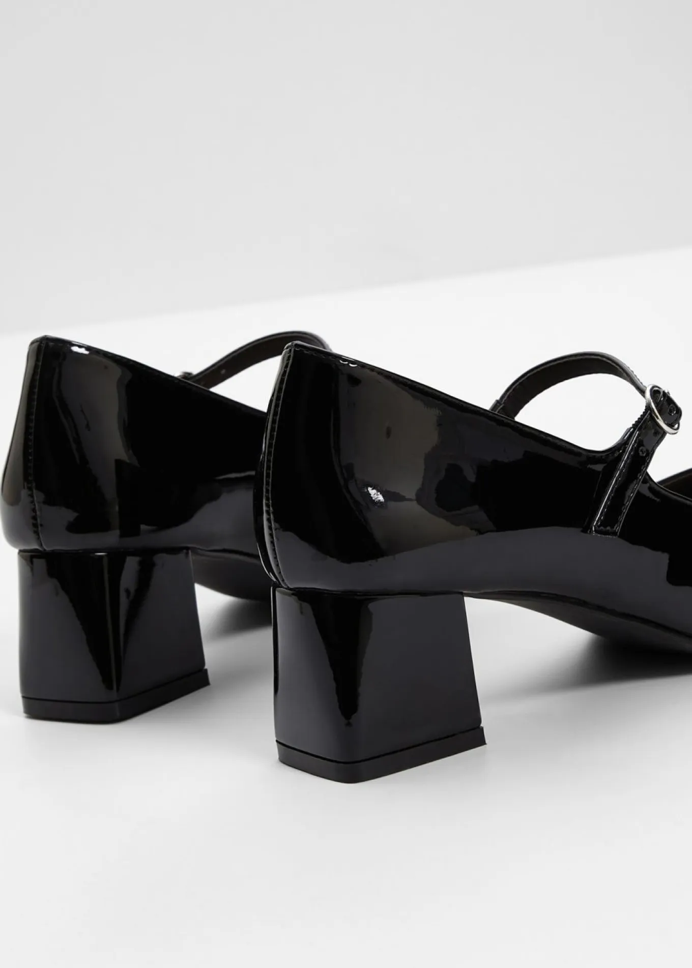 Zapatos de tacón con tira